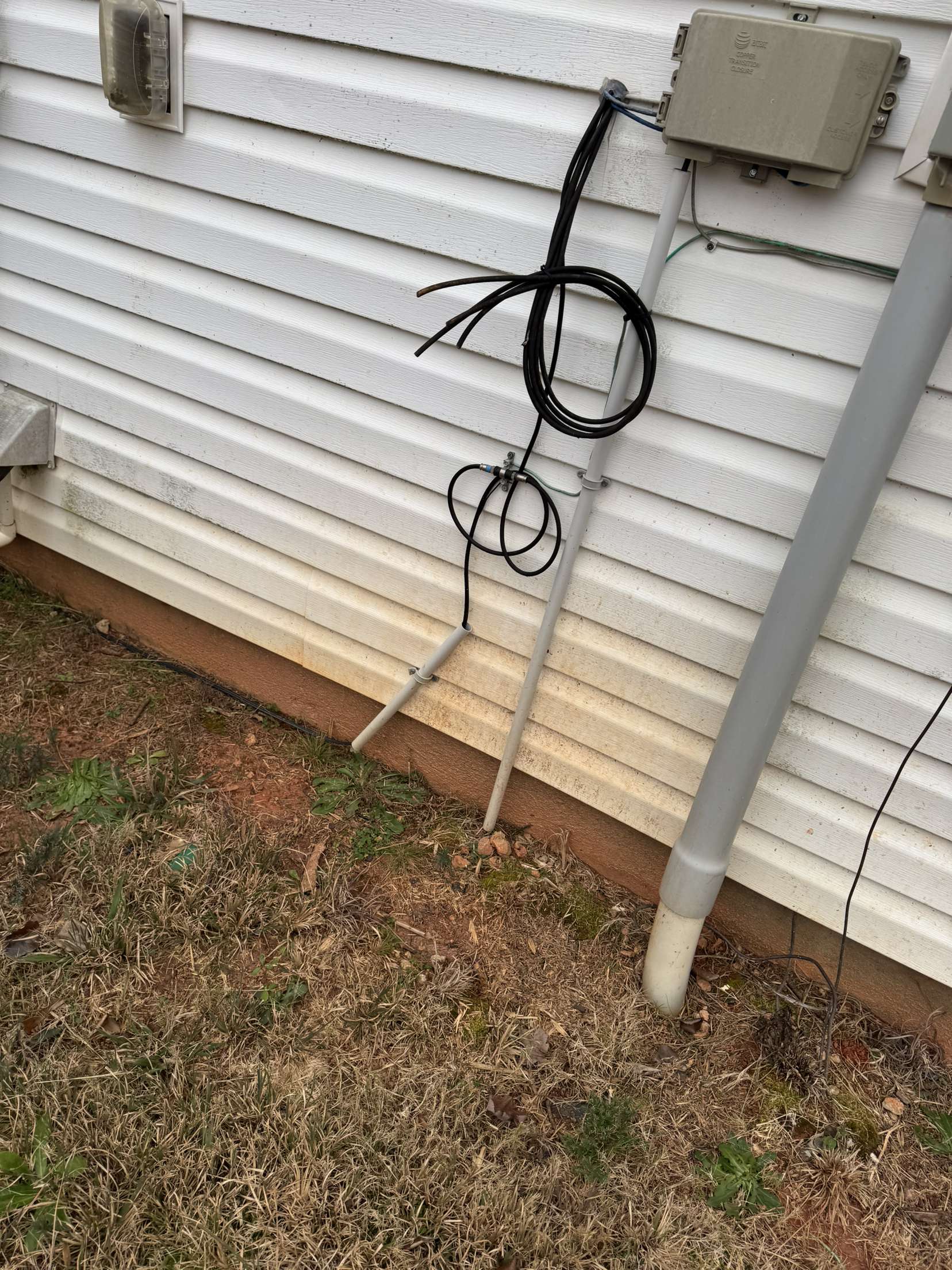 Dirty Siding With Wires